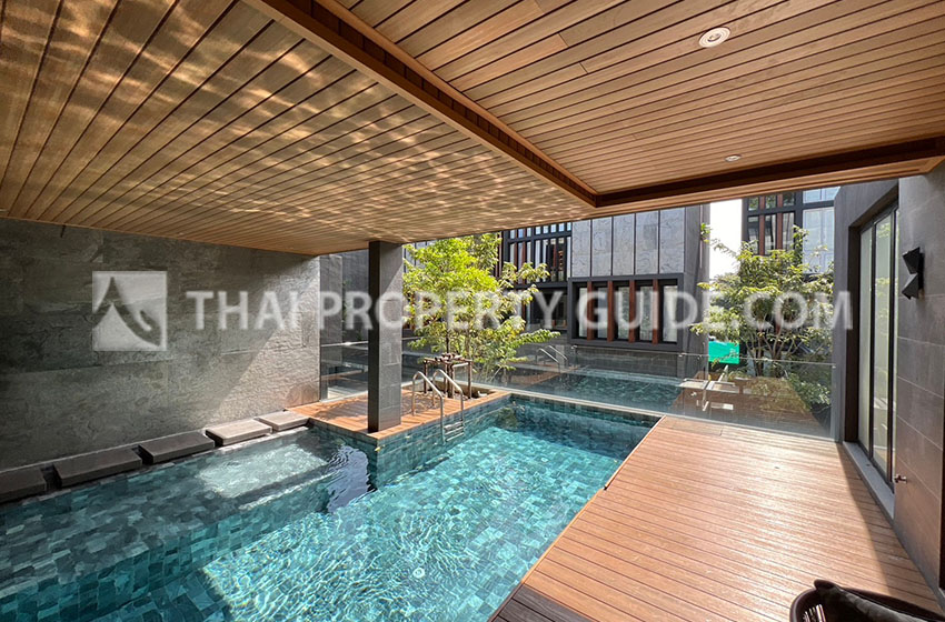 House with Private Pool for rent in Srinakarin